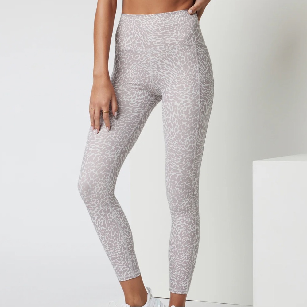 Vuori High-Rise Leopard Print Leggings in Light Taupe & White